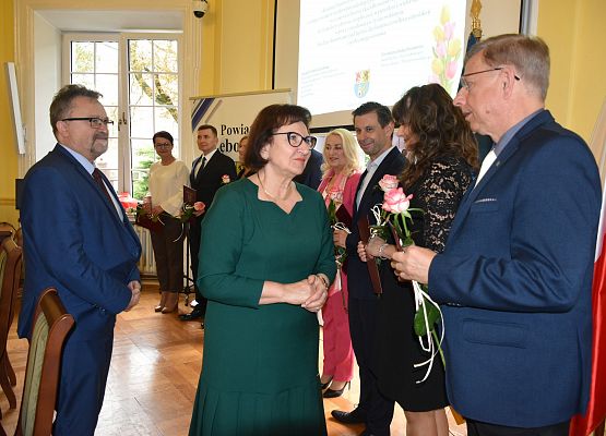 Starosta wręczająca nagrody