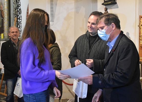 Wręczenie nagród wyróżnionym