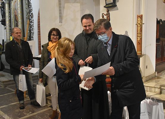 Wręczenie nagród wyróżnionym