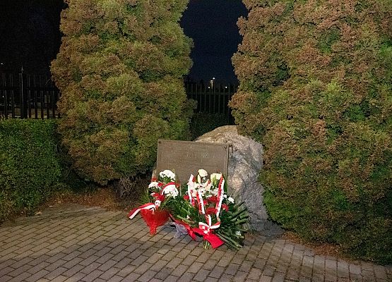 Tablica pamiątkowa poświęcona