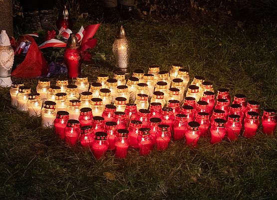 Symbol biało-czerwonej flagi