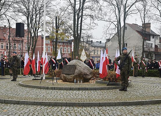 Warta honorowa przy Obelisku