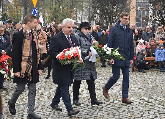 Kwiaty składają: senator K.