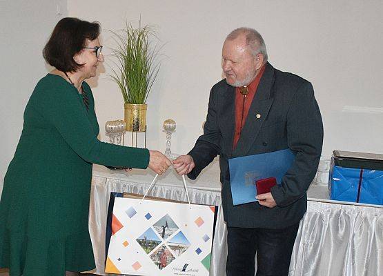 Starosta A.Zajączkowska składa