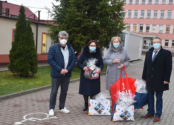 Przekazanie upomnków na