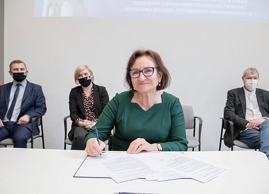 List podpisuje starosta Alicja