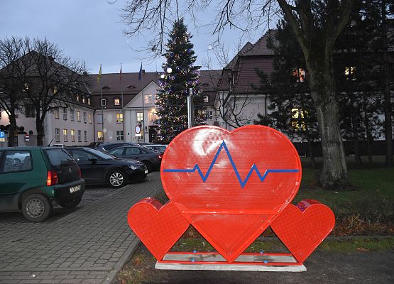 metalowy pojemnik na nakrętki