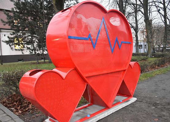 metalowy pojemnik na nakrętki