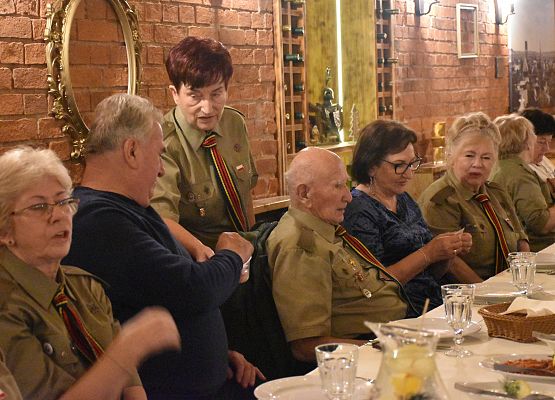 Rozdawanie łusek karpia  z