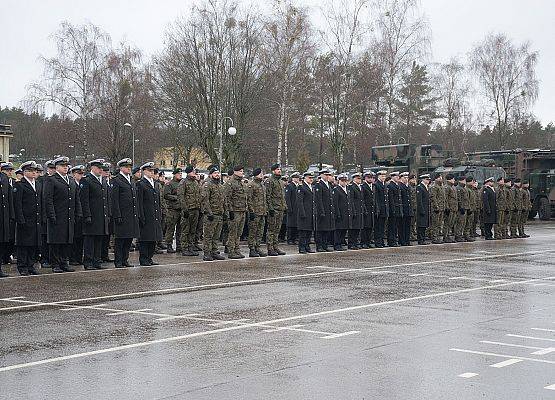 Pododdziały na placu apelowym