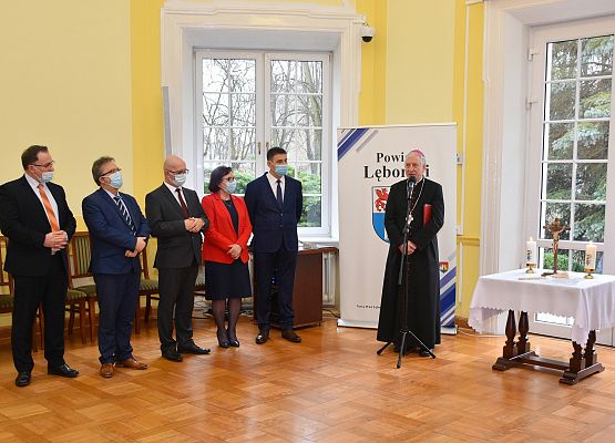 Członkowiue Zarządu z biskupem