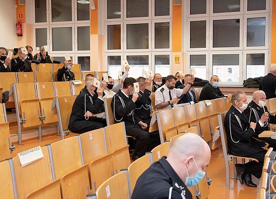 Delegaci podczas głosowania