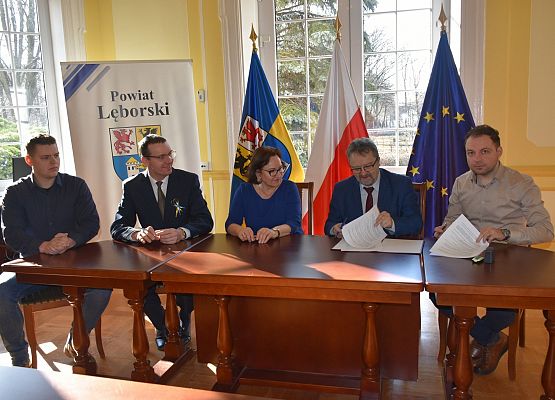 Podpisanie umowy na przebudowę