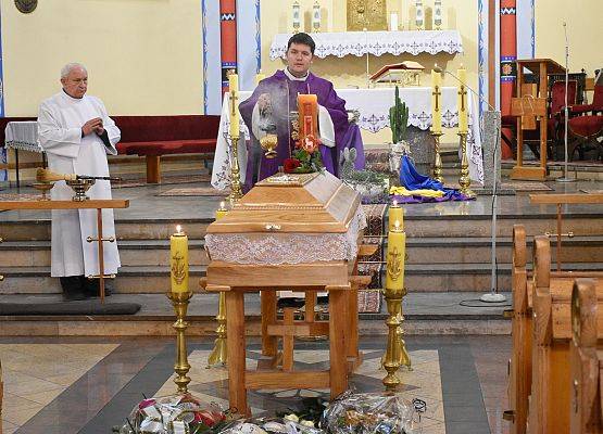 Ks. D.Leszczyński nad trumną