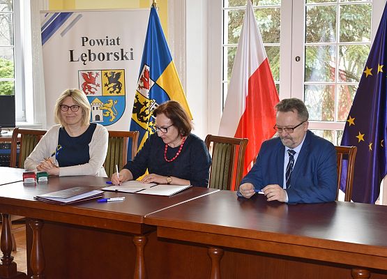 Umowę podpisuje Marzena Engel