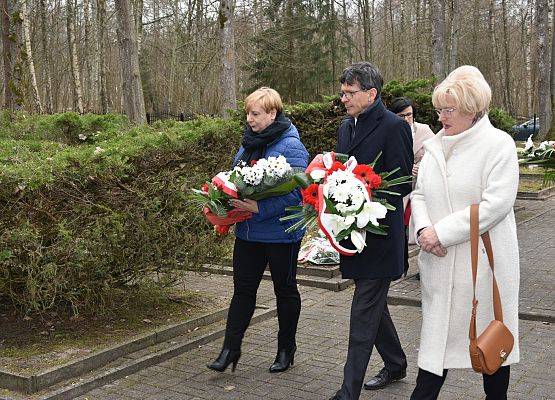 Kwiaty składają: Ewa Burak,