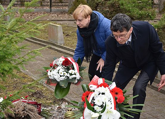 Kwiaty składają: Ewa Burak i