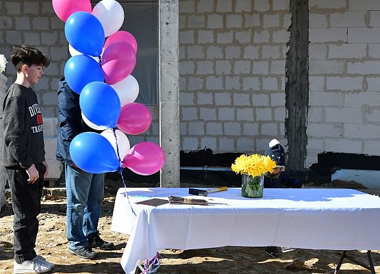 Są pierwsi chętni to wbicia