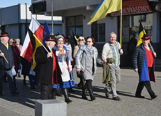 Uczestnicy przemarszu wchodzą