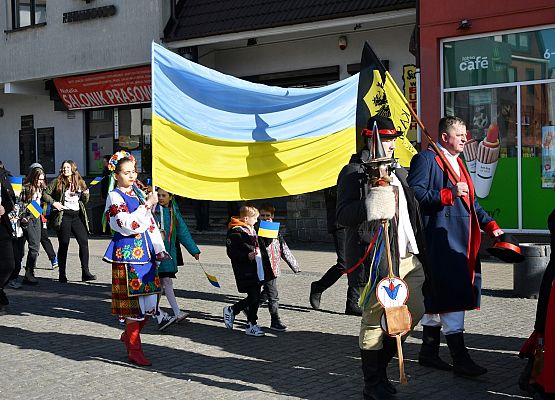 Uczestnicy przemarszu wchodzą
