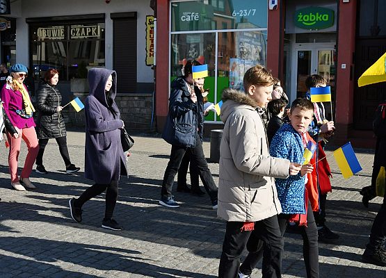 Uczestnicy przemarszu wchodzą