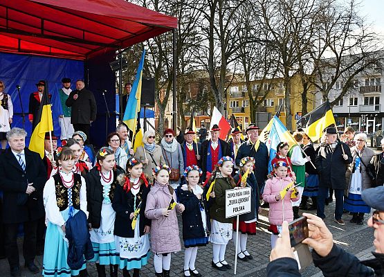 Uczestnicy świętowania przed