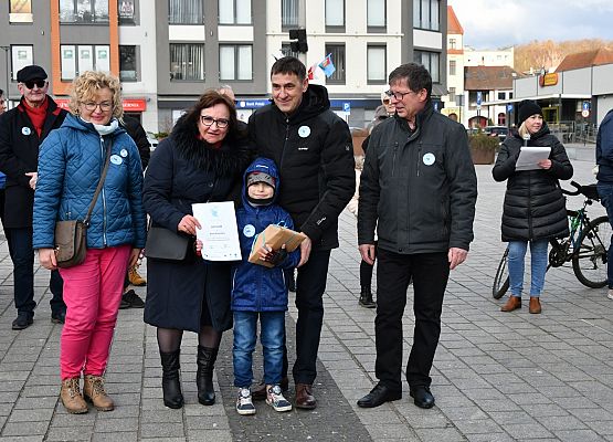 Starosta wręcza nagrody