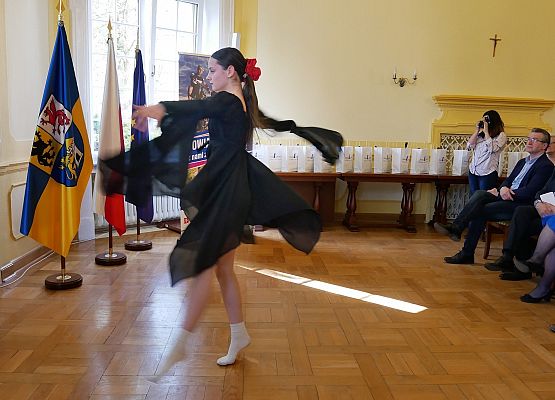 Taneczne występy młodzieży z