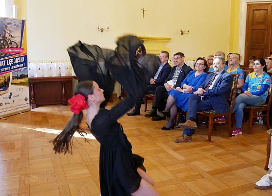 Taneczne występy młodzieży z