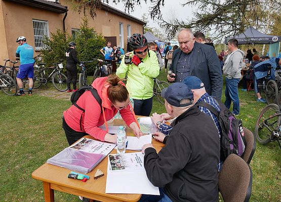 Dyskusje w Biurze Rajdu