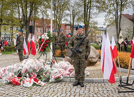 Warta honorowa przy Obelisku