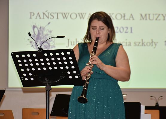 Występ artystyczny absolwentki