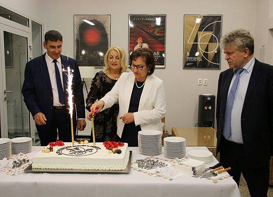 Przy jubileuszowym torcie: