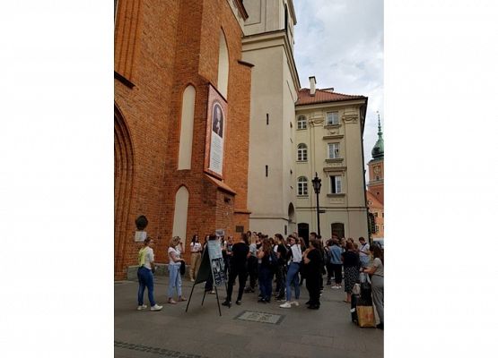 Uczniowie przed Archikatedrą