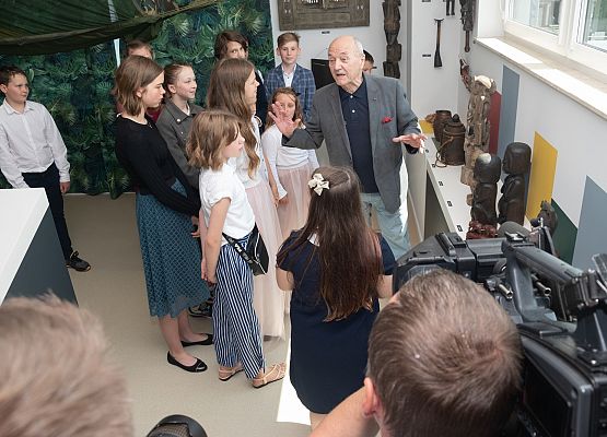 Rozmowa z młodzieżą w muzeum