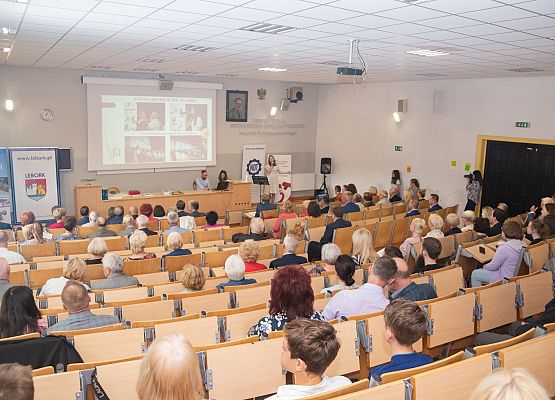 Wypełniona gośćmi sala