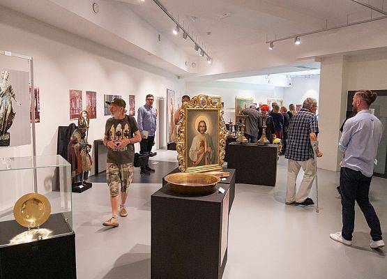 Goście podczas zwiedzania