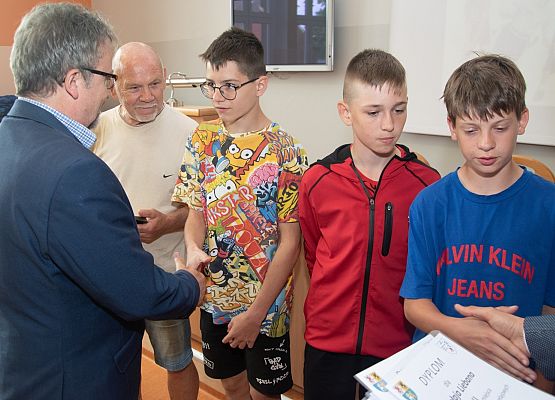 Nagrody wręcza wicestarosta