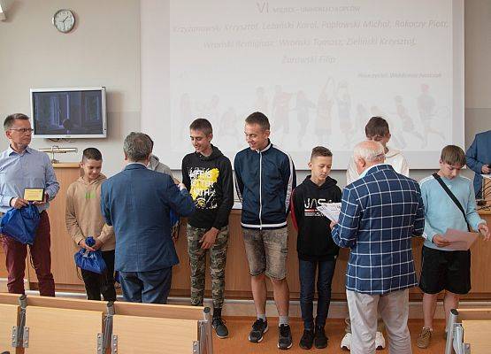 Nagrody wręczają: wicestarosta