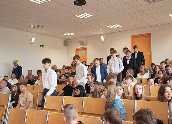 Uczestnicy Gali wychodzą po