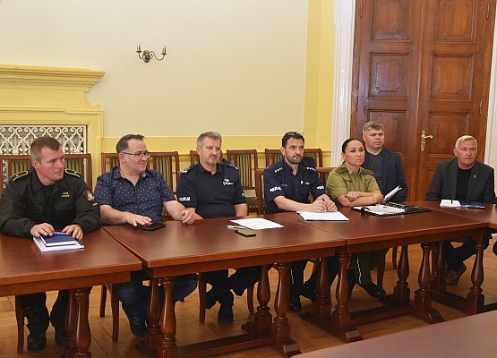 Przedstawiciele służb