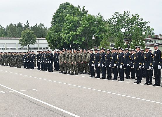 Pododdziały na placu apelowym
