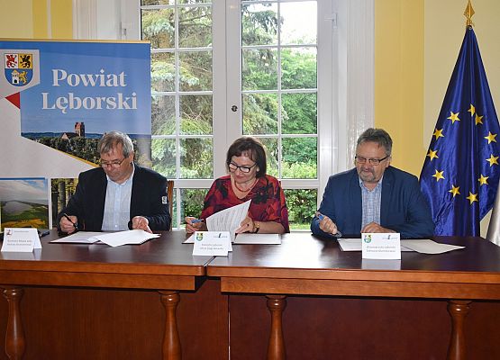 Dokumenty podpisują (od