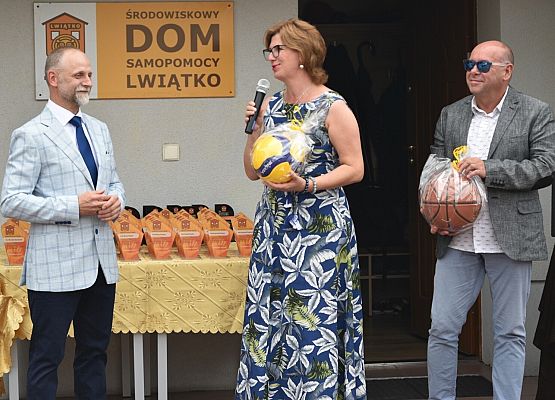 Życzenia składa dyr. MOPS