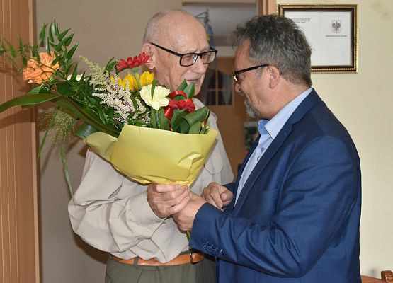 Wicestarosta Lęborski wręcza