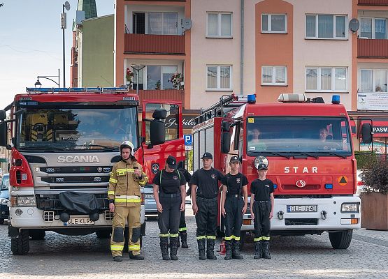 Delegacja OSP przy wozach