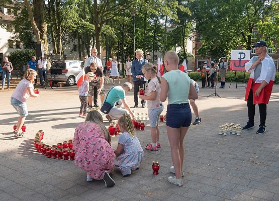 Lęborczanie układają symbol