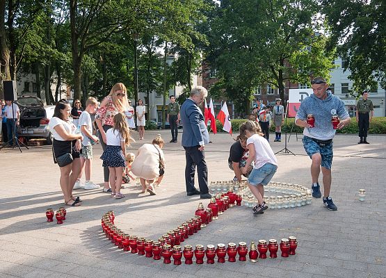 Lęborczanie układają symbol
