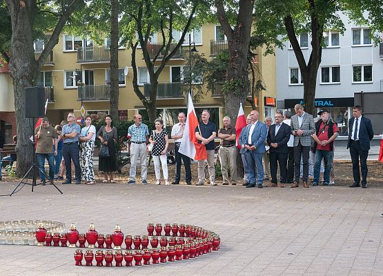 Uczestnicy uroczystości przy
