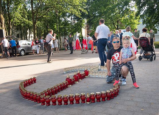 Uczestnicy uroczystości przy